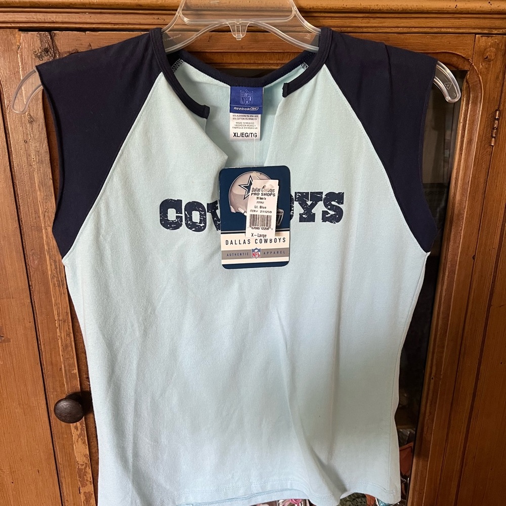 Vintage Dallas Cowboy women’s vneck baby doll T-shirt new with tags.